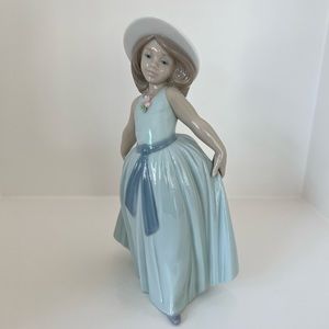1995 Lladro Figurine Rose Girl Dancing In
Blue Dress